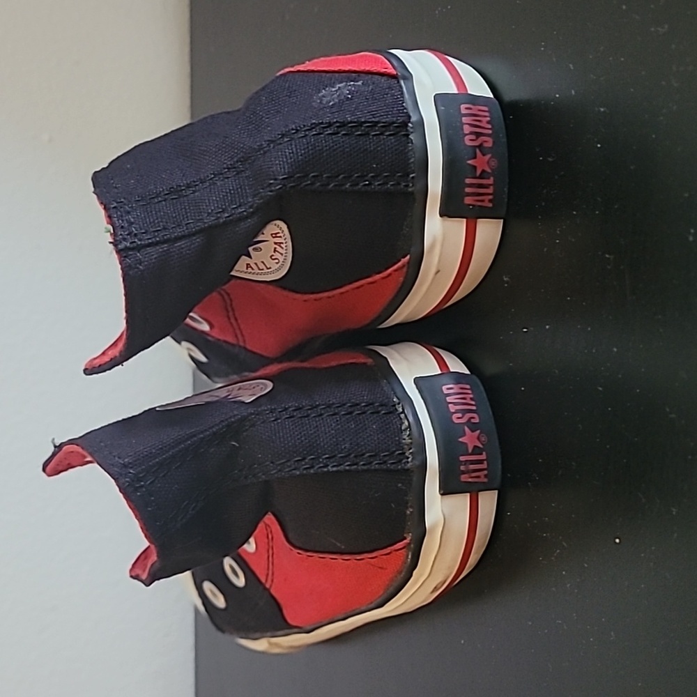 Converse toddler hightop Black and red size 7 shoe - Picture 3 of 5